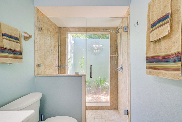 Bathroom 4, Lovely Crystal River Home w/ Lanai & Pool!, Citrus