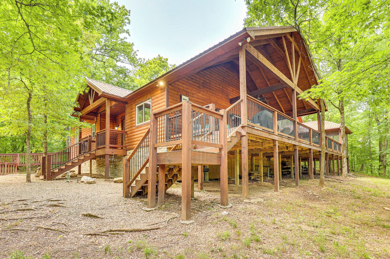 Cabin on 23 Acres with Creek Access in Broken Bow, McCurtain