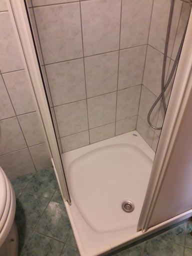 Bathroom 3, D-D, Bovec