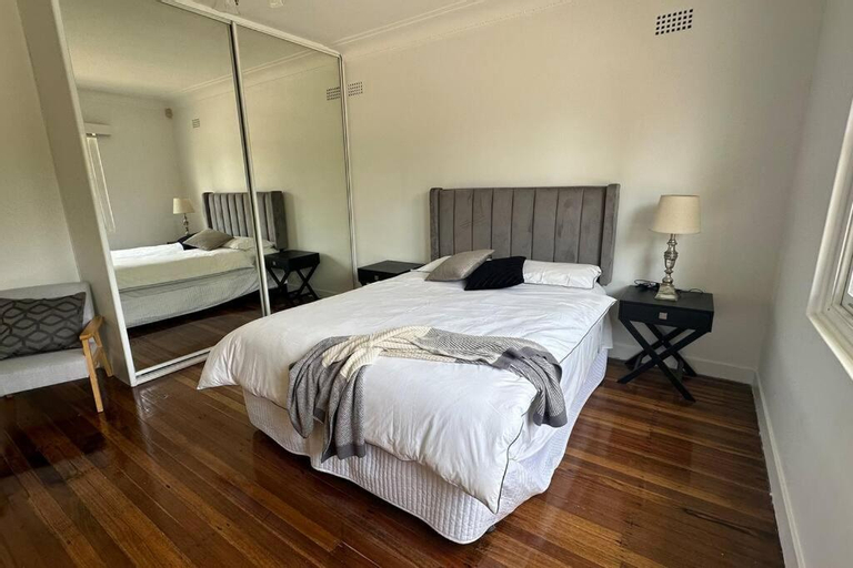 Bedroom 3, Delightful Home with Amazing city views!, Sydney
