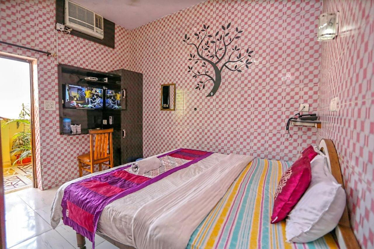 Bedroom 2, Embassy Hotel, Dehradun