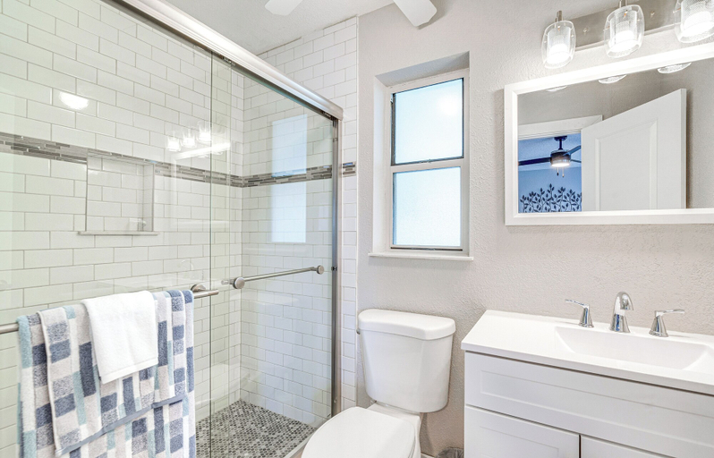 Bathroom, Dock, Kayaks & Bicycles: Crystal River Getaway!, Citrus