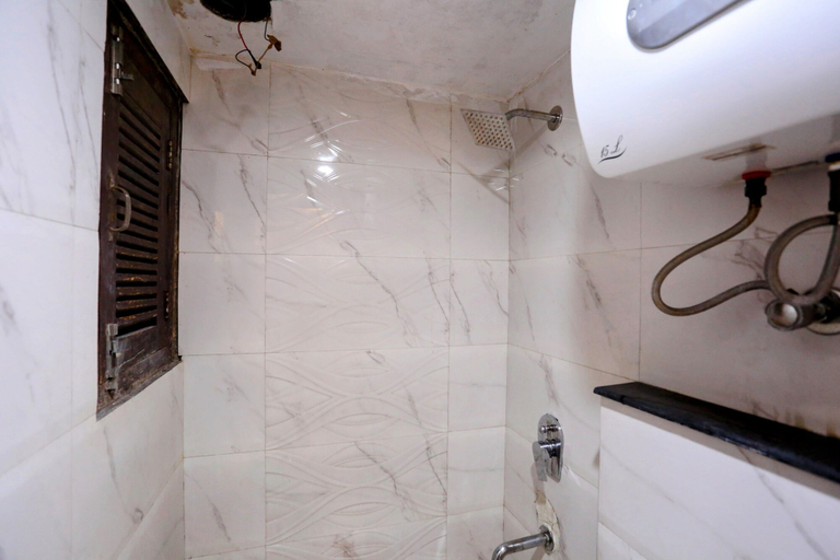 Bathroom 4, Hotel Shilo inn, Delhi