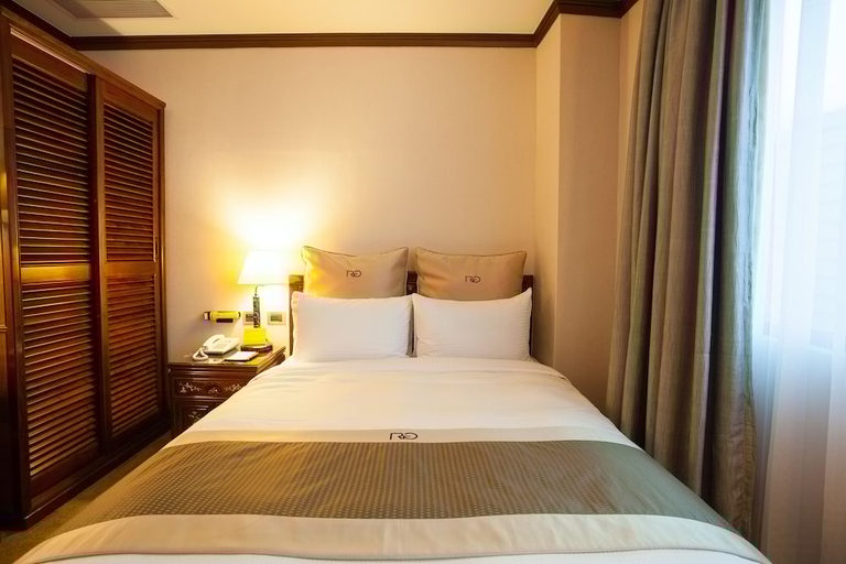 Bedroom 2, Rich Garden Hotel, Taipei City