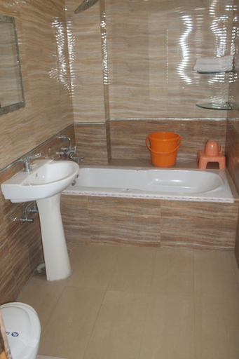 Bathroom 2, Hotel Haifa, Varanasi