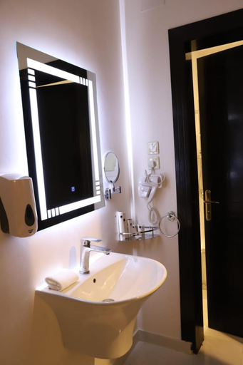 Bathroom 5, Golden Bujari Bisha
