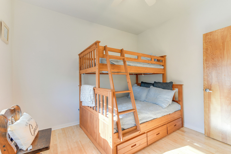 Bedroom 3, Seabrook Getaway w/ Balconies & Bay Views!, Houston