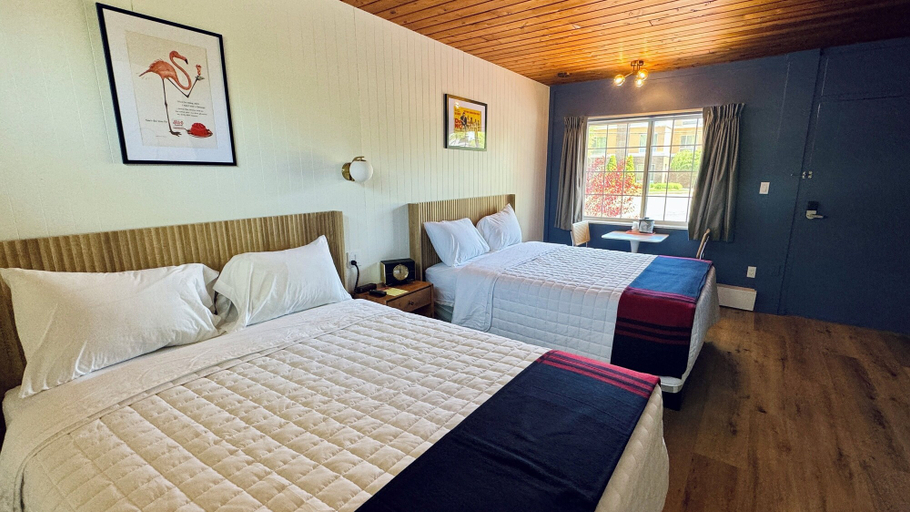 Bedroom 2, The Sierra Motel, Grand Traverse