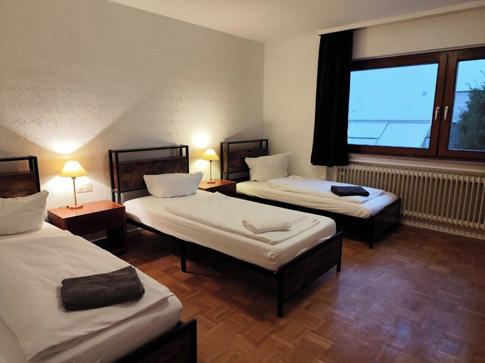 Bedroom 2, Completely Renovated House From 22 Euro pp and day, Baden-Baden