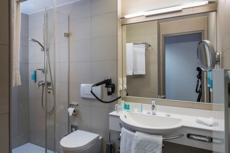 Bathroom 5, Austria Trend Hotel Europa Salzburg, Salzburg