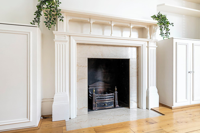 Others 5, Kensington Tranquility: Elegant Two-bed Retreat, London