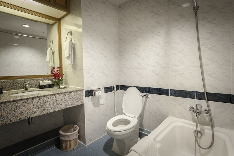 Bathroom 3, Grand Tower Inn Rama VI, Phaya Thai