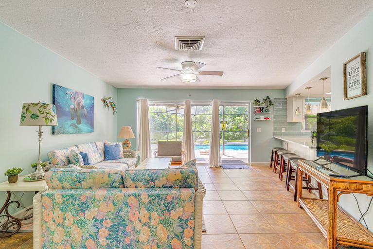 Food & Drinks, Lovely Crystal River Home w/ Lanai & Pool!, Citrus