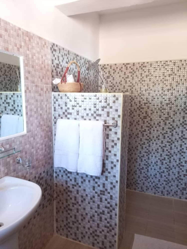 Bathroom 2, Secrets Guest House, Entebbe