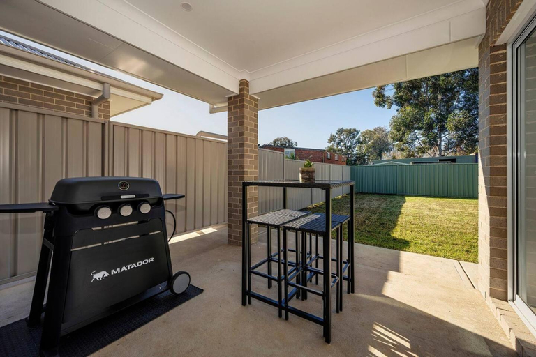Exterior & Views 5, 'Huxley House' An Elegant Mudgee Retreat with Backyard, Mid-Western Regional - Pt A