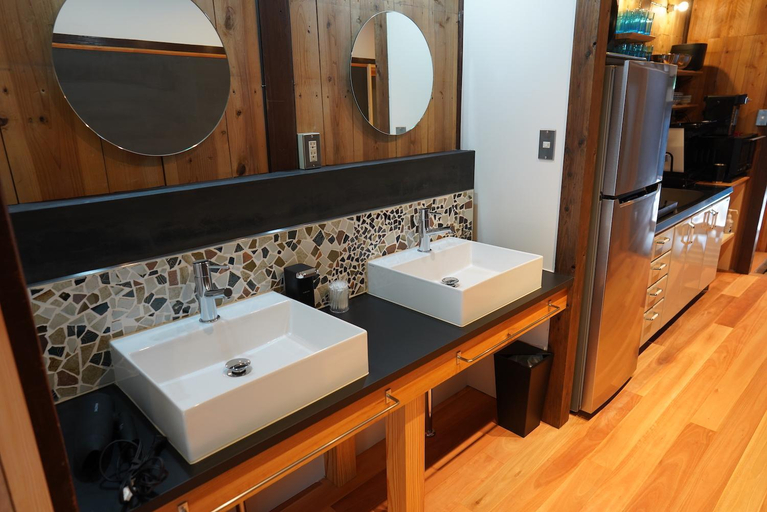 Bathroom 3, Watowa, Ōda
