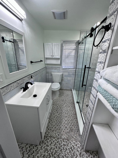 Bedroom 3, Cozy East Haven Apartment - Walk to Beach!, New Haven