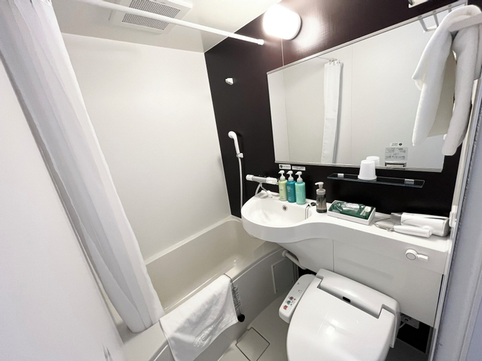 Bathroom 13