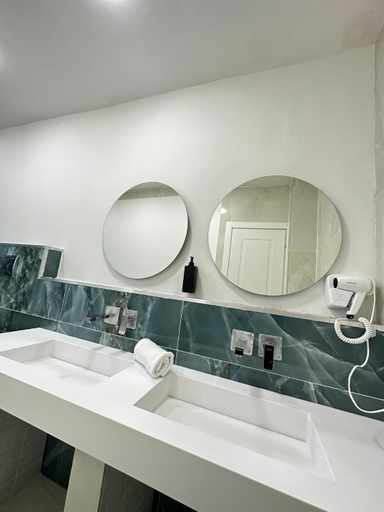Bathroom 2, le camere di giusy nazionale 24, Napoli