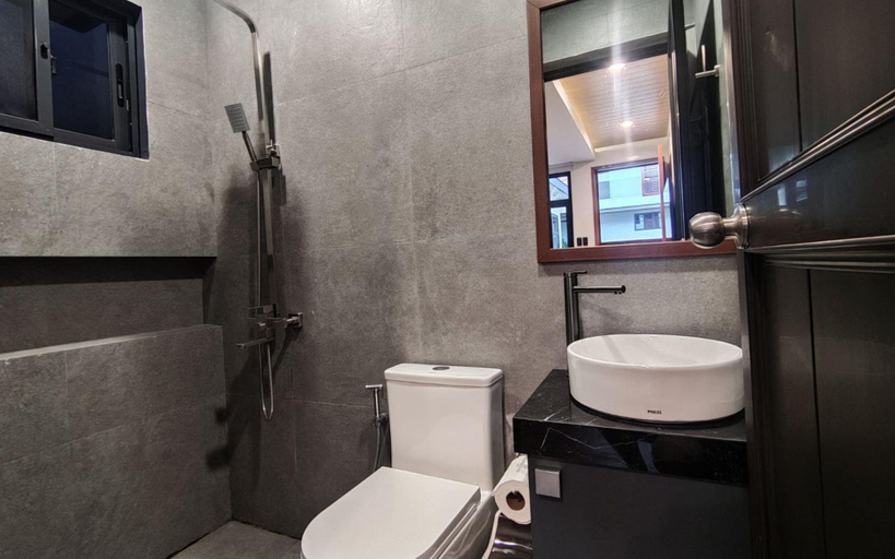 Bathroom 3, Mula De La Paz , San Narciso
