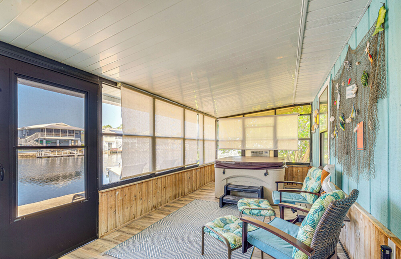 Food & Drinks, Waterfront Hernando Beach Home w/ Dock & Hot Tub!, Hernando
