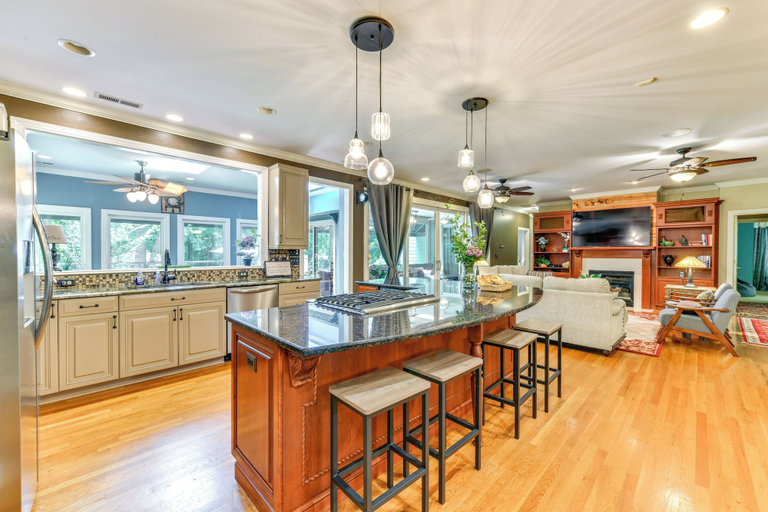 Food & Drinks, Sherrills Ford Escape w/ Hot Tub, Deck & Yard, Catawba