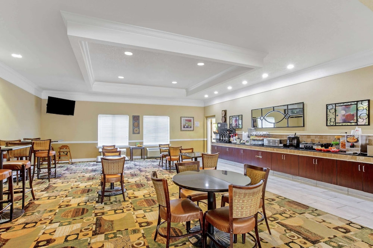 Food & Drinks 4, Stay Express Inn & Suites - Mobile, AL, Mobile