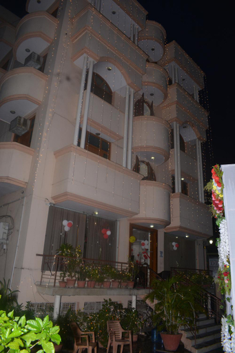 Others 3, Hotel Haifa, Varanasi