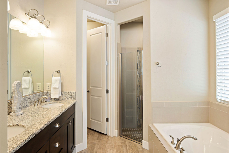 Bathroom 4, Sunshine in Paradise #27 by RedAwning, Washington