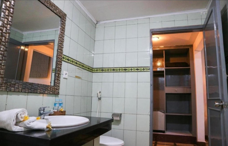 Bathroom 5, Attara Heritage Senggigi, Lombok