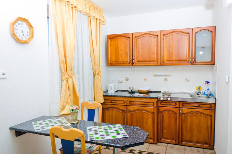 Others 5, Samson Apartment, Hajdúszoboszló