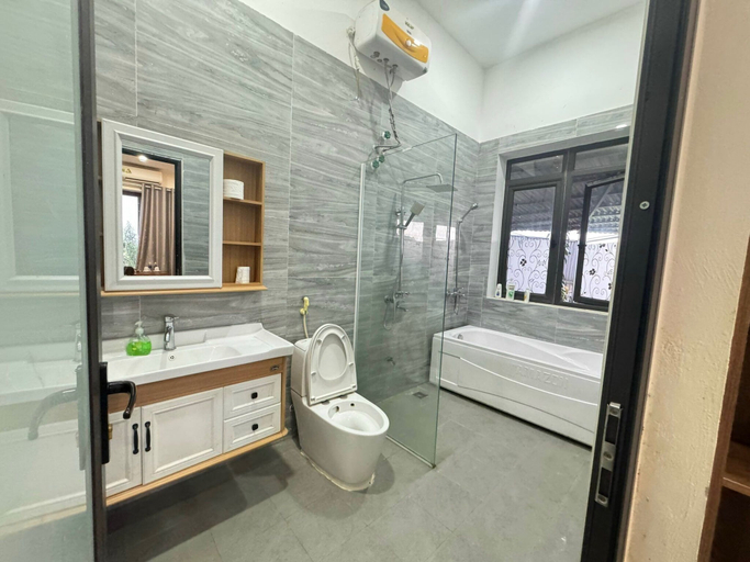 Bathroom 4, A Thia Homestay, Điên Biên Phủ