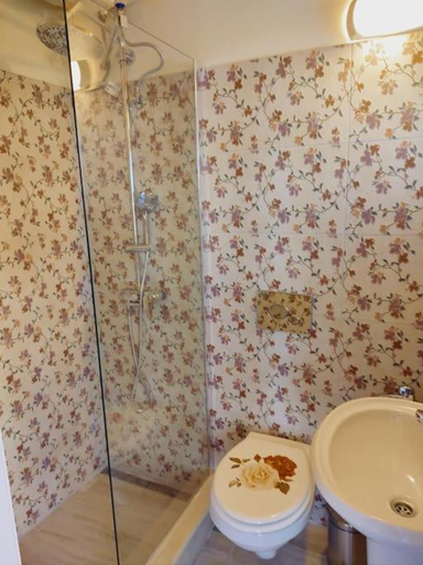 Bathroom 3, Mary's Bright Apartment · Corfu Old Town, Ionian Islands