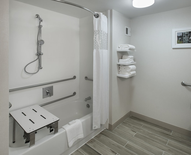 Bathroom 5, Hampton Inn Boston - Logan Airport, Boston