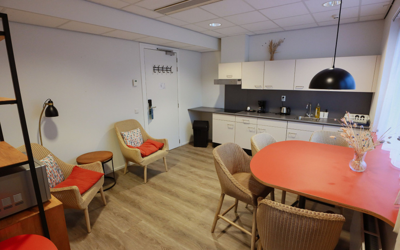 Others 5, Rooms25, Amsterdam