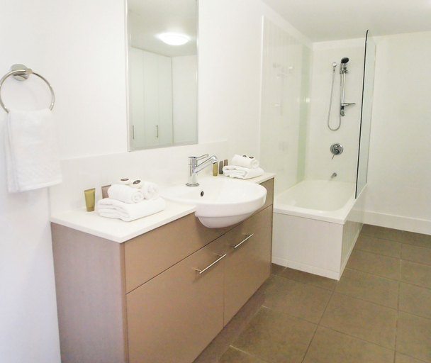 Bathroom 5, Oaks Townsville Gateway Suites, South Townsville