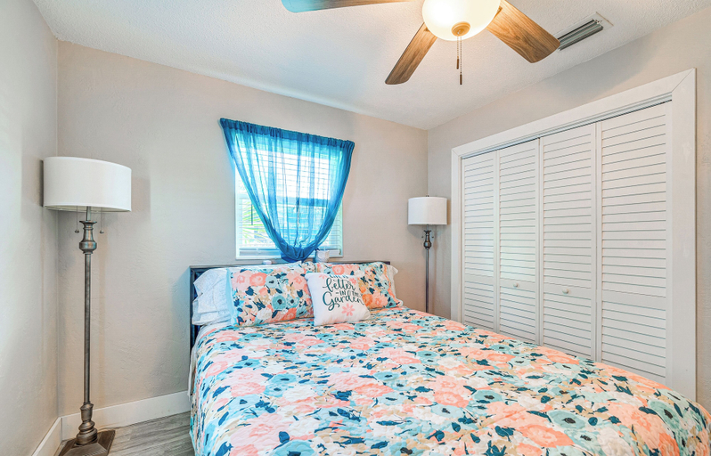Bedroom 3, Dock, Kayaks & Bicycles: Crystal River Getaway!, Citrus