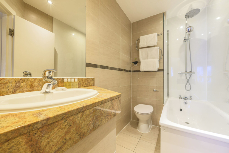 Bathroom 4, Old Waverley Hotel, Edinburgh