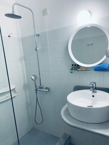 Bathroom 5, Pelagos Studios, South Aegean