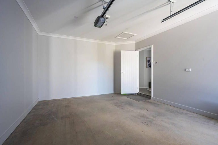 Others 4, 'Huxley House' An Elegant Mudgee Retreat with Backyard, Mid-Western Regional - Pt A