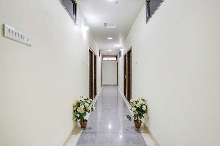 Public Area, Fabhotel Naresh Palace, Raipur