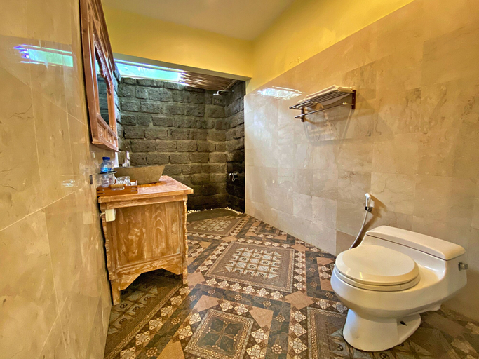 Bathroom 15