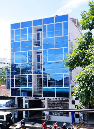 Exterior & Views