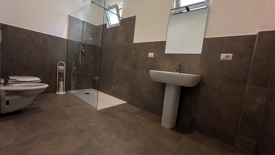 Bathroom, Puglia Promenade Apartment 2, Bari