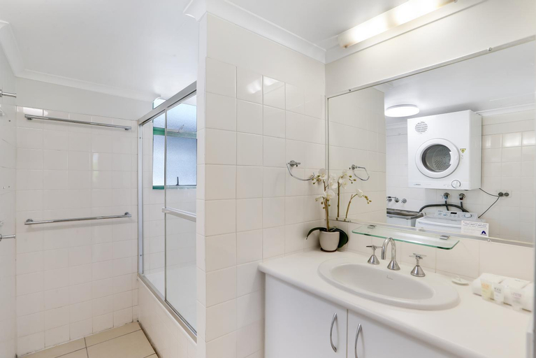 Bedroom 4, Headland Gardens Holiday Apartments, Maroochy - Mooloolaba