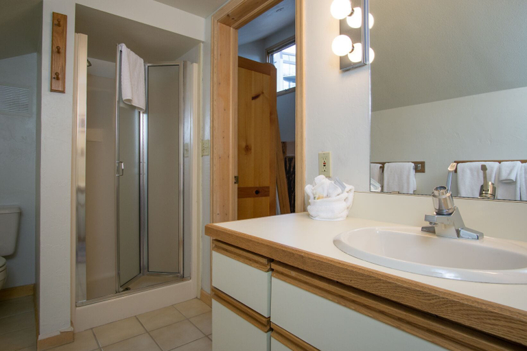 Bathroom 3, Kutuk Condominiums, Routt