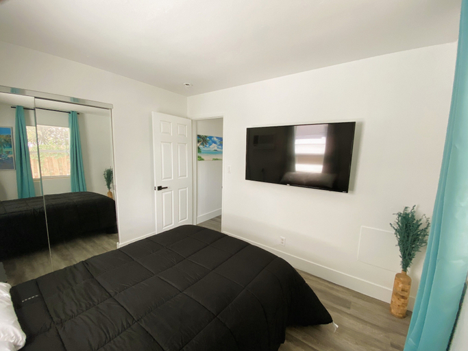 Bedroom 2, Delight Retreat Apt 4 Min Walk to Beach, Broward