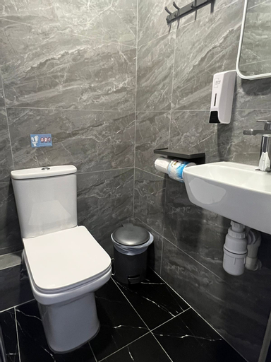 Bathroom 4