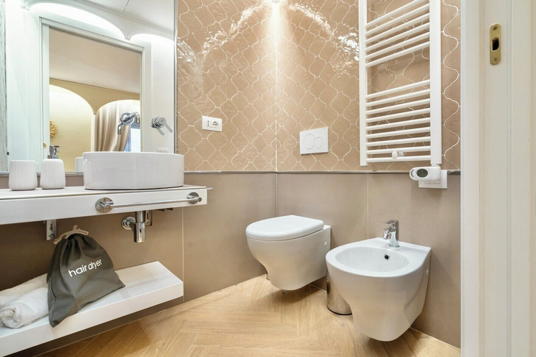 Bathroom 5, La Dimora del Mercante, Florence