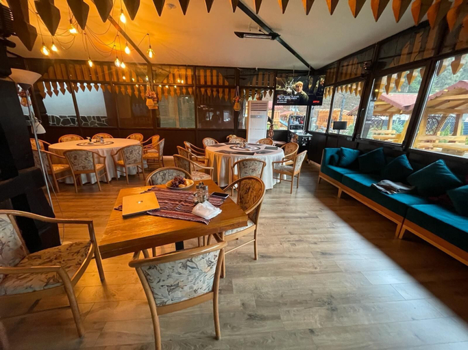 Food & Drinks 4, Cabana Sura Getilor Arinis, Gura Humorului